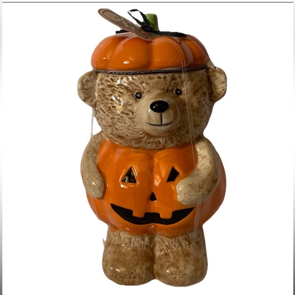 NWT. Creepy Critters Pumpkin Bear Cookie Jar